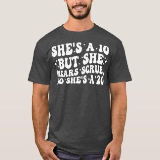 T-shirt elle porte un 10 mais elle porte des gommes alors 