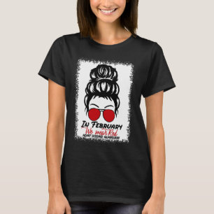 T-shirt En Février Nous Portons Red Messy Bun Maladie Coeu