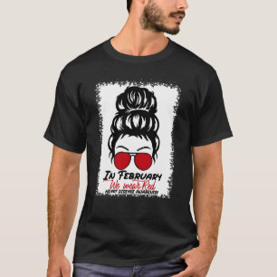 T-shirt En Février Nous Portons Red Messy Bun Maladie Coeu