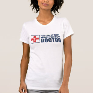 T-shirt En sécurité de sentir au sommeil de nuit avec un