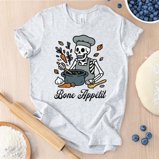 T-shirt En Tri-matière Chef squelette Halloween - Cuisine Éffrayante (Shirt featuring a happy skeleton chef cooking up a pot of soup. )