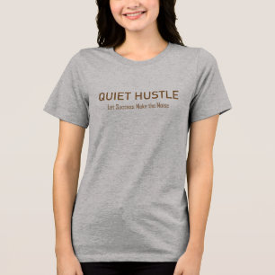 T-shirt En Tri-matière Hustle silencieux. Laissez le succès faire du brui
