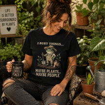 J'enterre des choses, peut-être des plantes... Peu