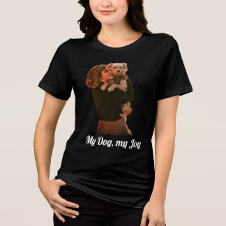 T-shirt En Tri-matière Mignonne dame portant adorable chiot