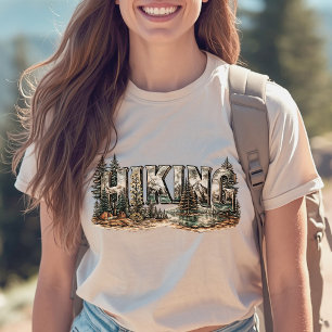 T-shirt En Tri-matière Typographie de randonnée avec montagnes, arbres et