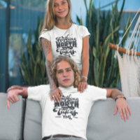 Typographie intemporelle : Un T-shirt rétro