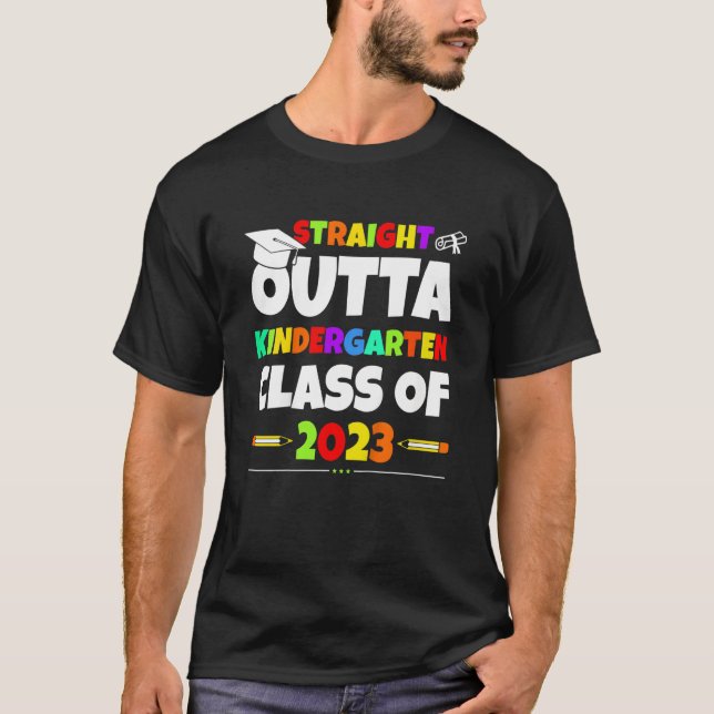 T-shirt Enfants Tout Droit En Dehors De Maternelle Classe  (Devant)