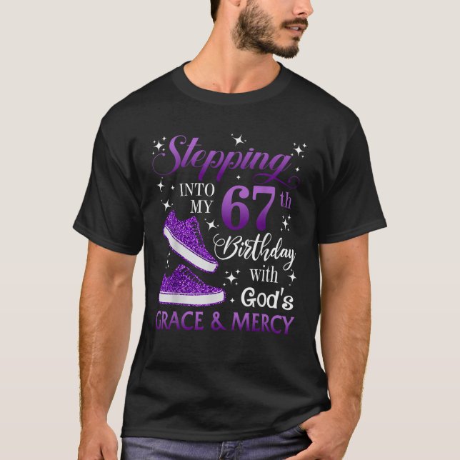 T-shirt Entrez dans mon 67e anniversaire avec la grâce de  (Devant)