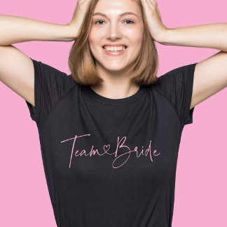 T-shirt Équipe Mariée Rose Script Cœur Fête de Mariage