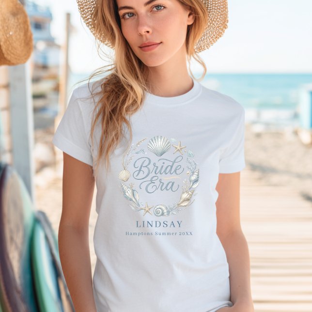 T-shirt Ère de la mariée ! Élégante mariée de plage Coquil (Bride Era! Elegant Beach Bride Seashell T-Shirt)
