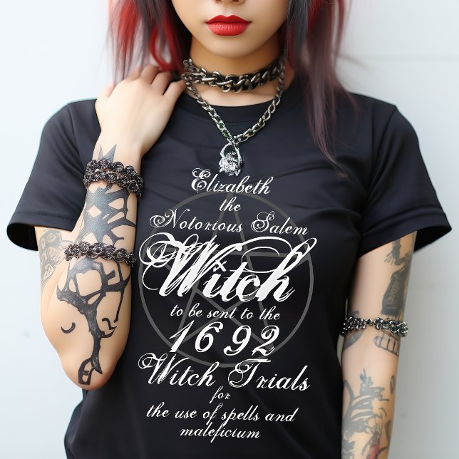 T-shirt Essais personnalisés de sorcière Salem gothique (Put yourself in the shoes of a Famous Witch in the Salem Witch Trials. Ideal for a hoot at Halloween)