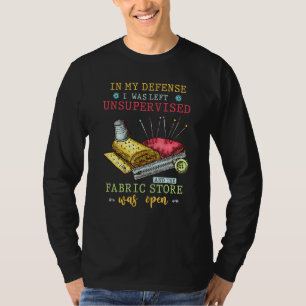 T-shirt Et Le Magasin De Tissus Était Ouvert À La Couture 
