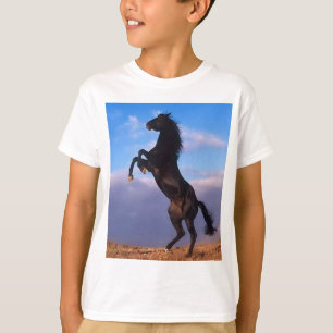 T-shirt Étalon noir sauvage élevant le cheval