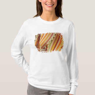 T-shirt États-Unis. Gros plan de nouilles de pâtes arc-en-