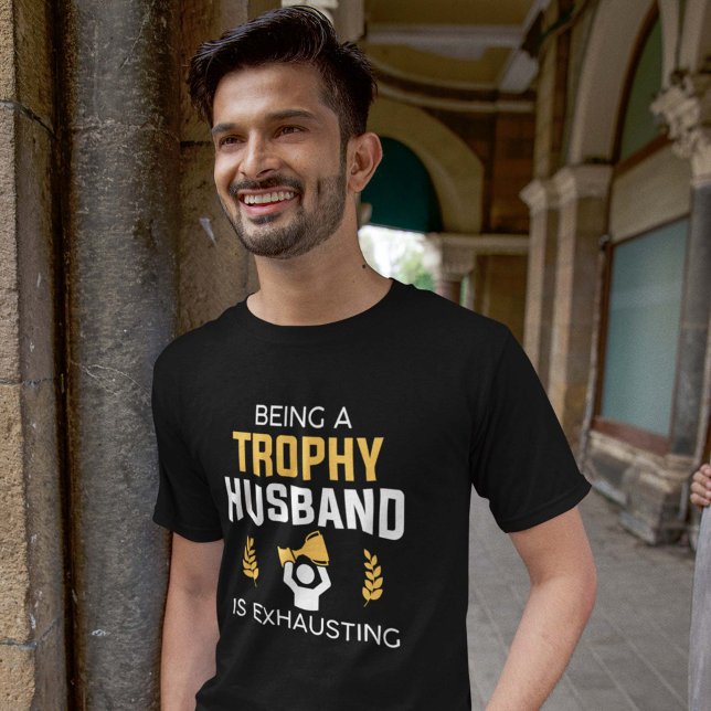 T-shirt Être Un Mari Trophée Est Épuisant (Créateur téléchargé)
