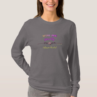 T-shirt Étreignez-moi doucement dans le rose lumineux sur