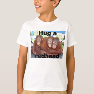 T-shirt Étreignez un roux (la pièce en t d'orang-outan)