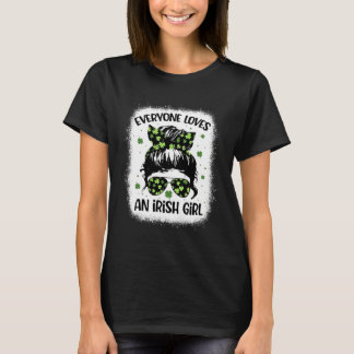 T-shirt Everyone Loves an Irish Girl Women Messy Bun St Pa