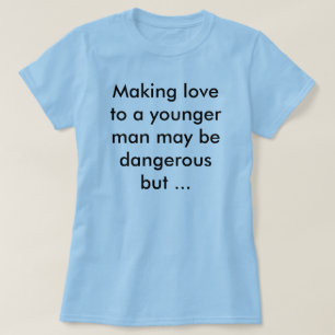 T-shirt Fabrication de l'amour à un plus jeune homme