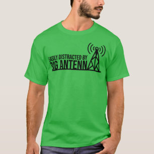 T-shirt Facilement Distrait Par La Grande Radio De Jambon