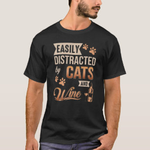 T-shirt Facilement distrait par les chats et les chats à v