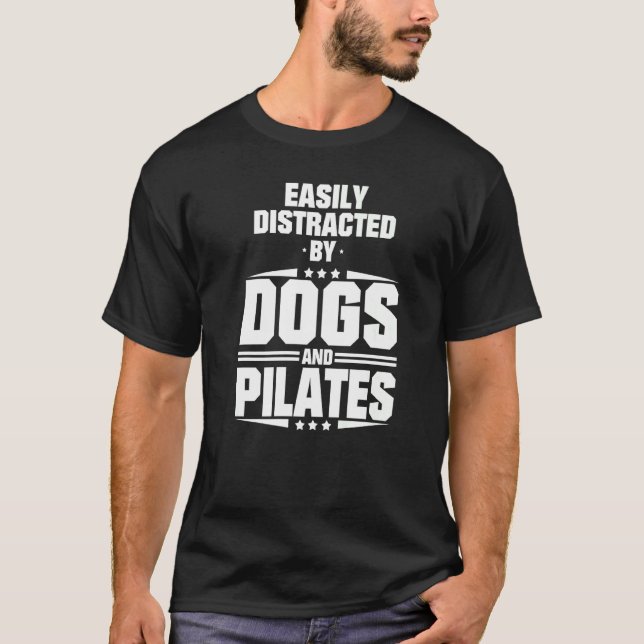 T-shirt Facilement Distrait Par Les Chiens Et Les Pilates (Devant)