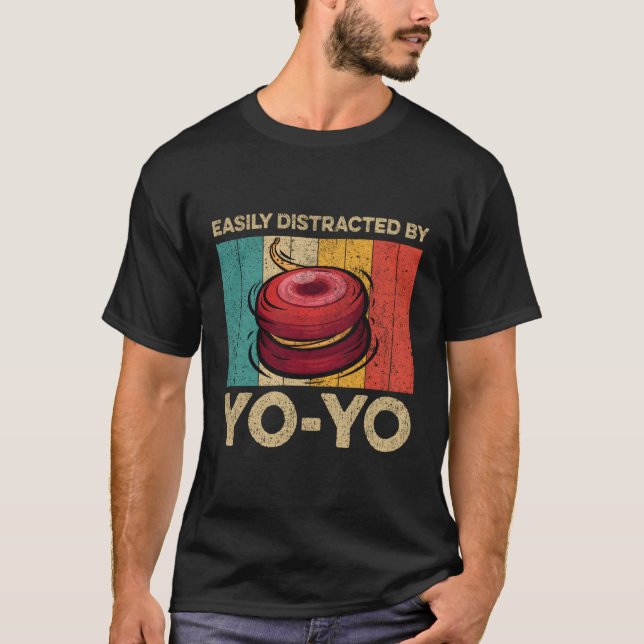 T-shirt Facilement Distrait Par Yoyo Yoyo (Devant)