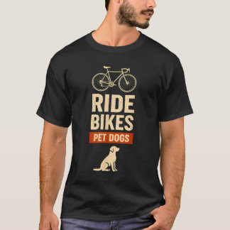 T-shirt Faire du vélo avec les chiens animaux de compagnie