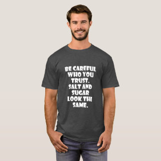 T-shirt Faites attention à qui vous croyez que le sel et l