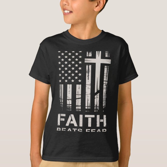 T-shirt Faith Beats Fear American Flag Christian Cross  (Devant)