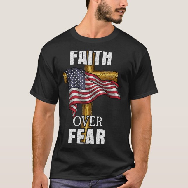 T-shirt Faith Over Fear Christian Cross American Flag Tee  (Devant)