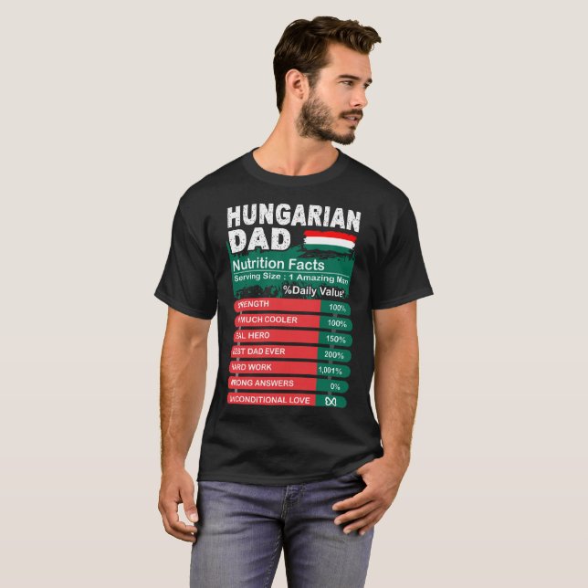 T-shirt Faits hongrois de nutrition de papa servant le (Devant entier)