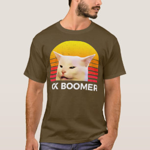 T-shirt Femme hurlant à table dîner drôle chat Ok Boomer 