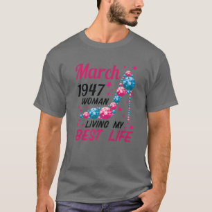 T-shirt Femme née en mars 1947 vivant ma meilleure vie à 7