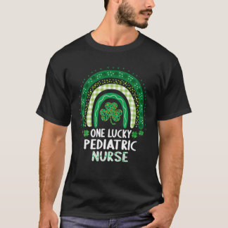 T-shirt Femme St patrick Une infirmière pédiatrique chance