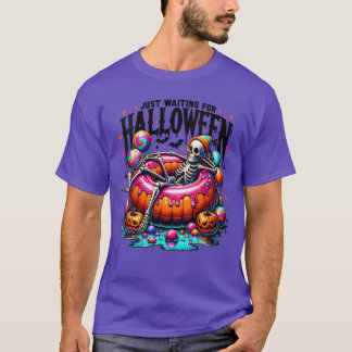 T-shirt Femmes attendant juste Halloween squelette effraya