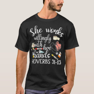 T-shirt Femmes Elle Travaille Avec Volonté Avec Ses Prover