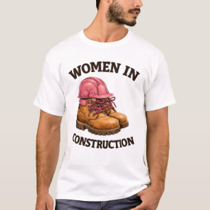 T-shirt Femmes en bottes de construction et casque de sécu