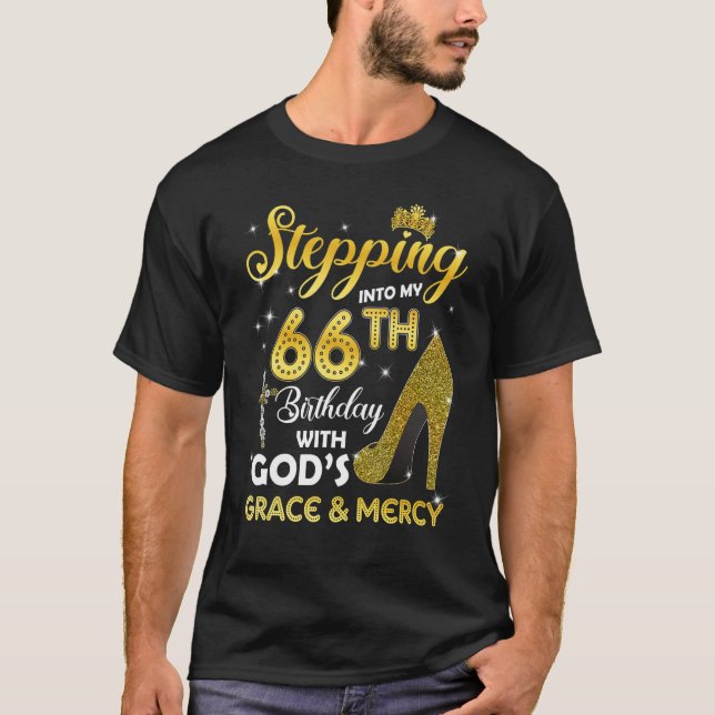 T-shirt Femmes Entrant Dans Mon 66E Anniversaire Avec Dieu (Devant)