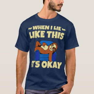 T-shirt Fente Épuisée Sur Un Canapé