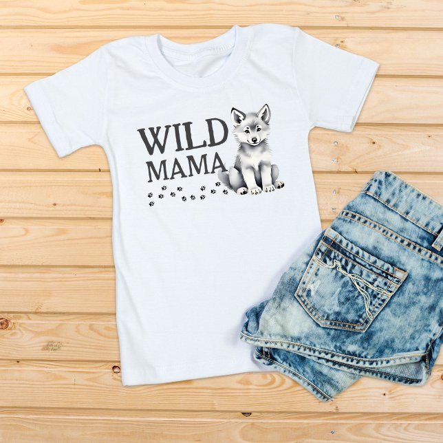 T-shirt Fête d'anniversaire du loup mignon Wild mama (Wild mama Cute wolf cub wolf themed birthday party T-Shirt family photoshoot shirt two wild one)