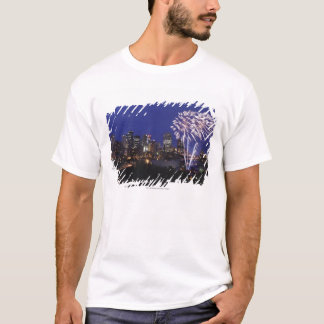 T-shirt Feux d'artifice au-dessus de la ville