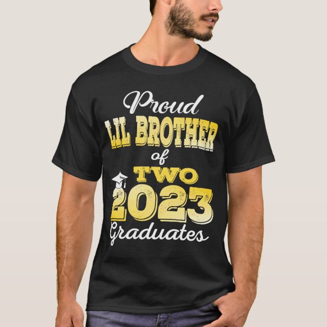 T-shirt Fier Petit Frère de deux 2023 Graduate Class 20 (Devant)