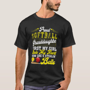 T-shirt Fier Softball Grandgirl She's Stealin' Balls