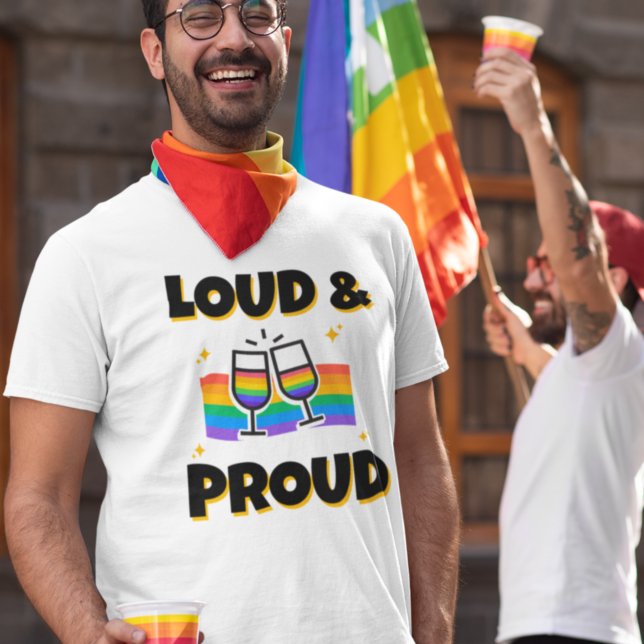 T-shirt Fierté LGBT Loud et fière Rainbow Vins (Créateur téléchargé)