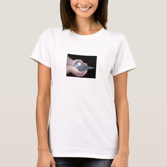 T-shirt Fille tenant le bébé de perruche de bébé - chemise (Devant)