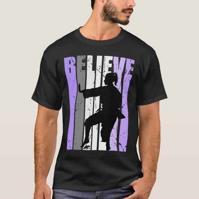 T-shirt Filles pourpres désoeuvrées Croire Karaté Girl Bla (Devant)