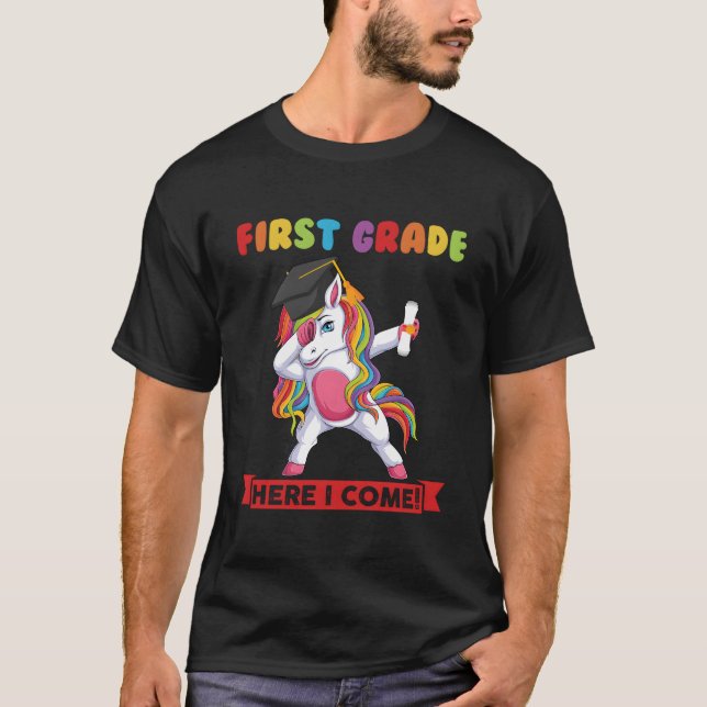 T-shirt First Grade Here I Come First Grade Graduation (Devant)