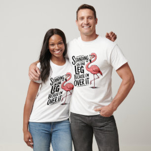 T-shirt Flamant rose Debout La Jambe Au-Dessus