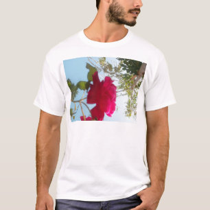 T-shirt Fleur céleste : Un Rose contre le ciel